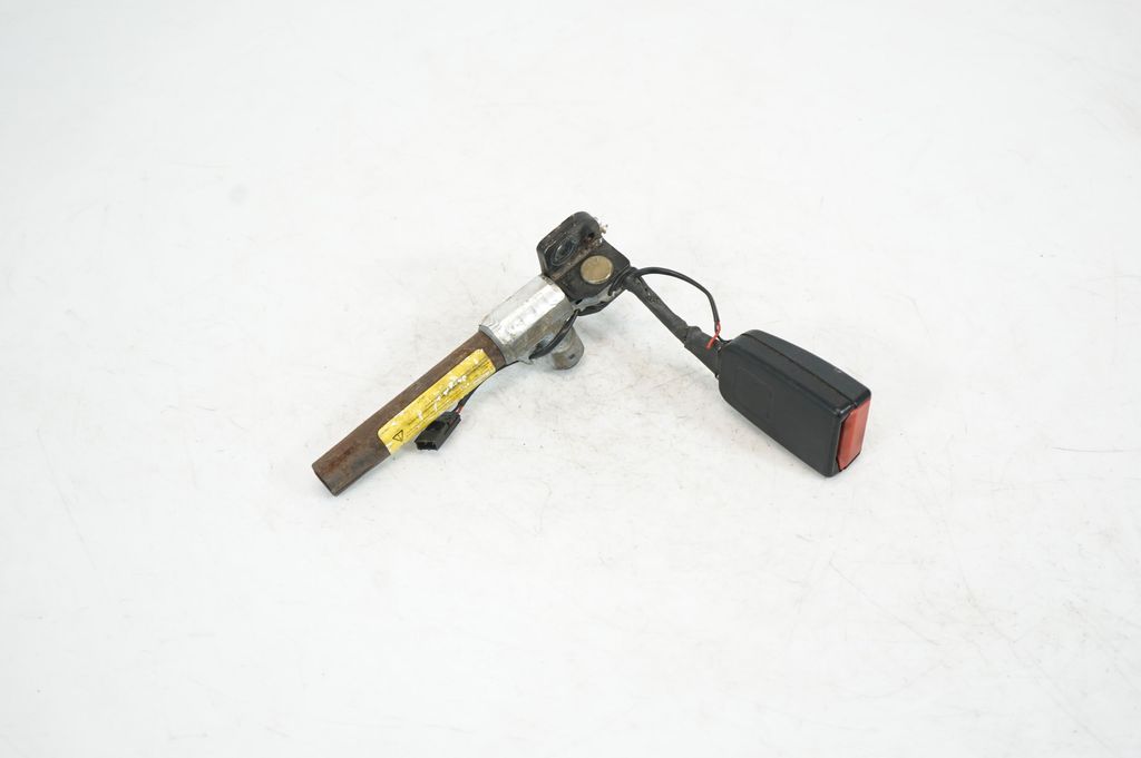 Rear seatbelt buckle (6)