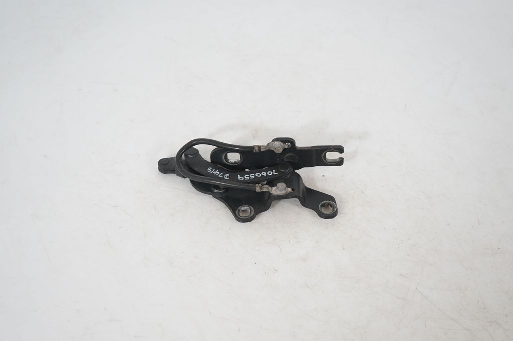 Engine bonnet/hood hinges (3)