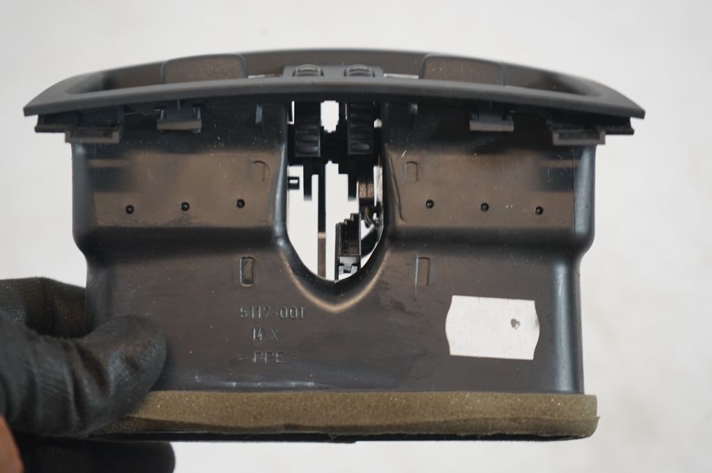 Rear air vent grill (6)