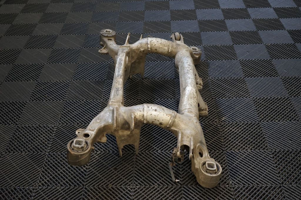 Rear subframe (2)