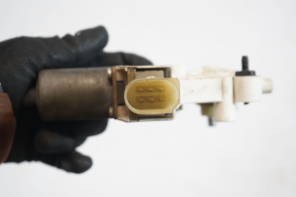 Front door window regulator with motor (6)