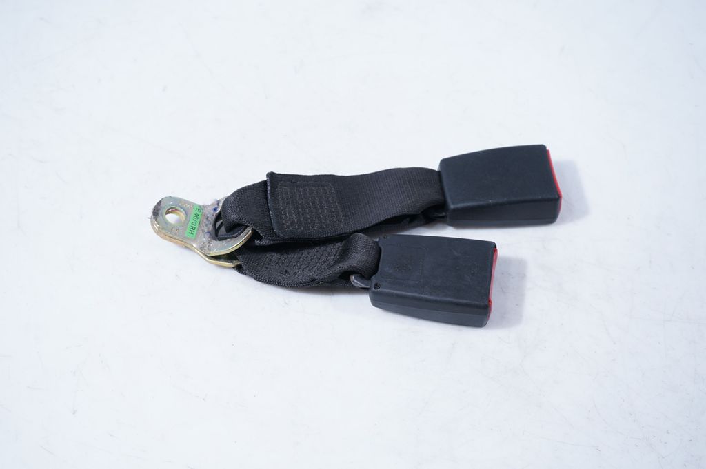 Rear seatbelt buckle (3)