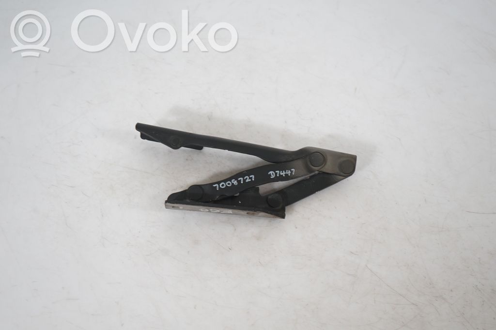 Engine bonnet/hood hinges