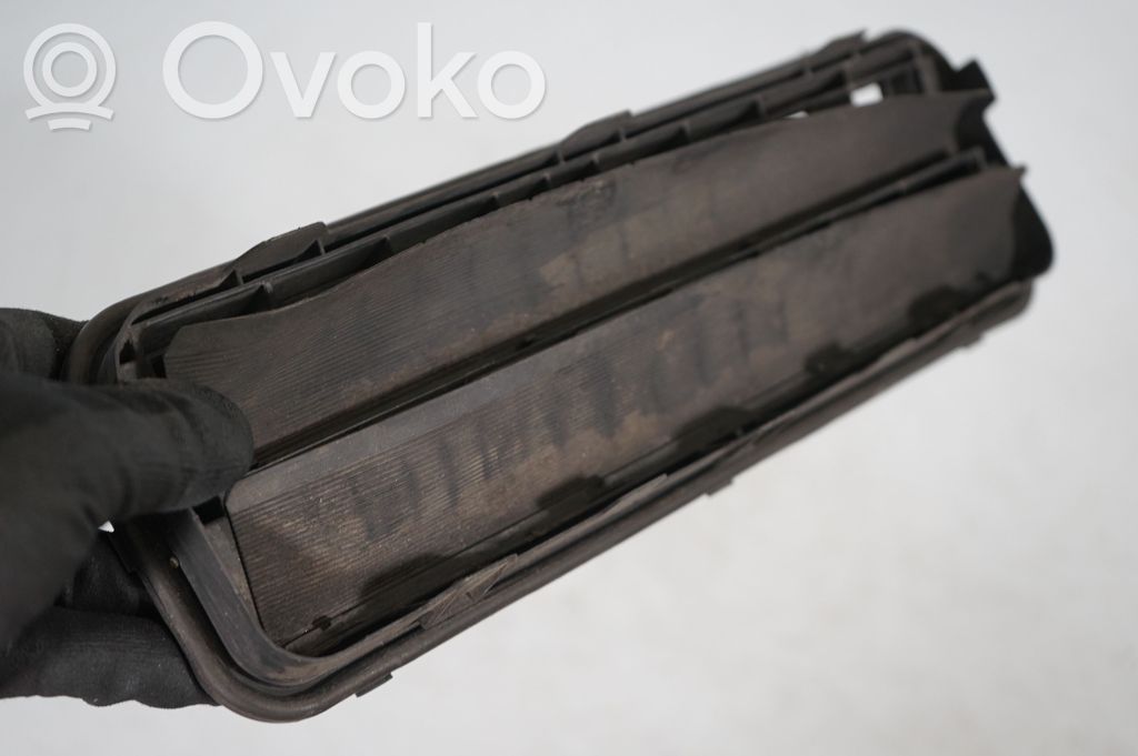 Quarter panel pressure vent (7)