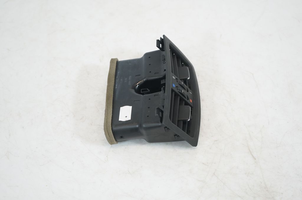 Rear air vent grill (4)