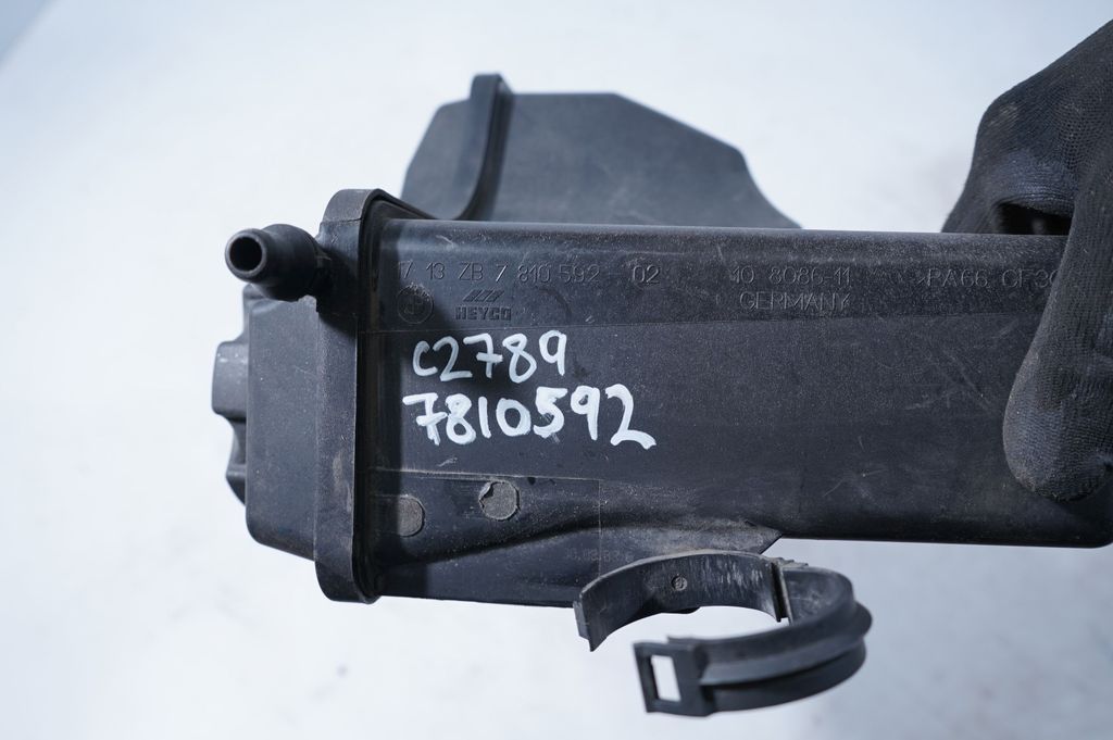 Coolant expansion tank/reservoir (7)