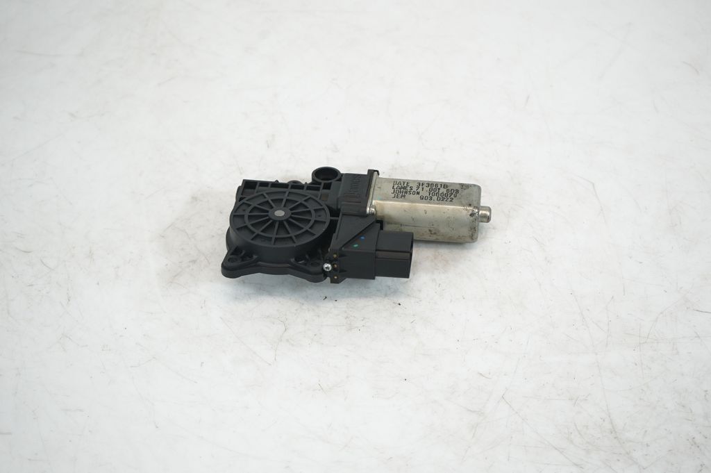 Rear door window regulator with motor (5)