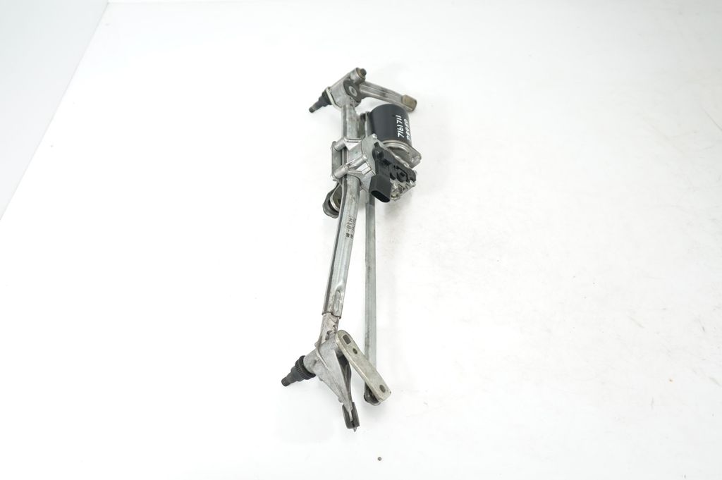 Front wiper linkage and motor (4)