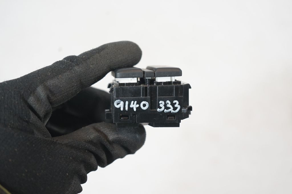 Seat heating switch (9)