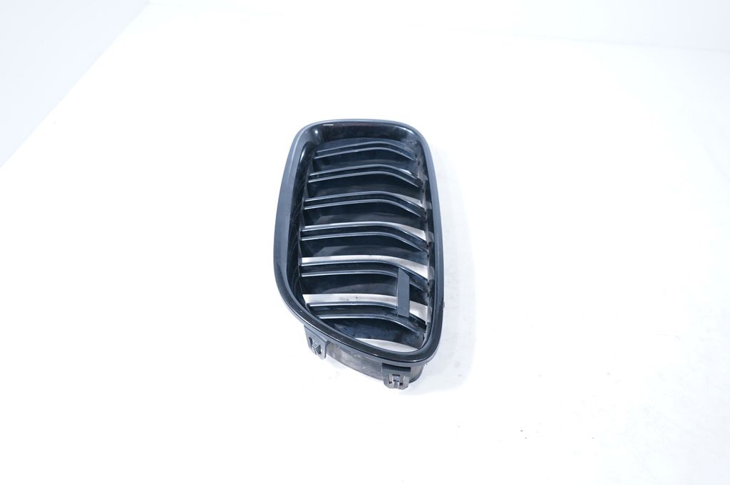 Front bumper upper radiator grill (4)