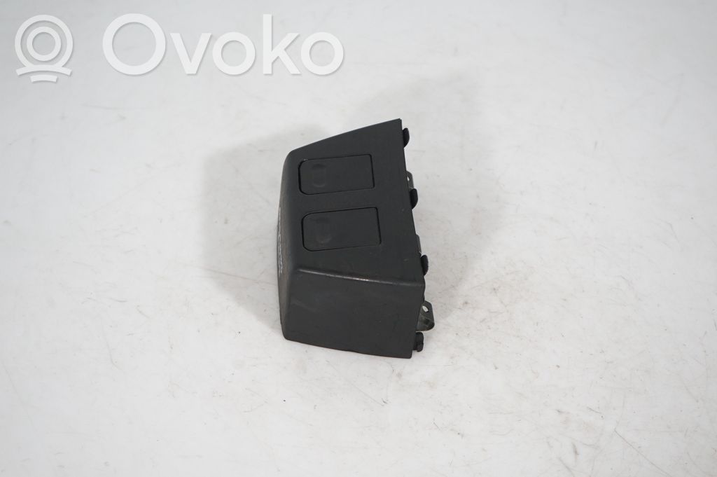 12 V Socket (rear) (2)