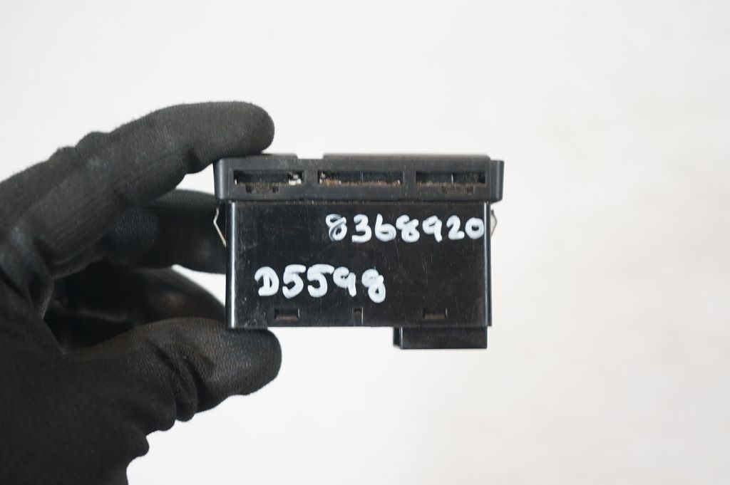 Hazard light switch (8)