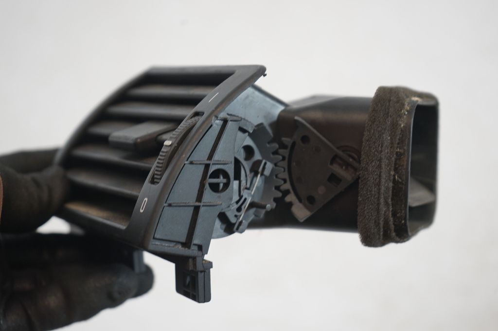 Dashboard side air vent grill/cover trim (6)