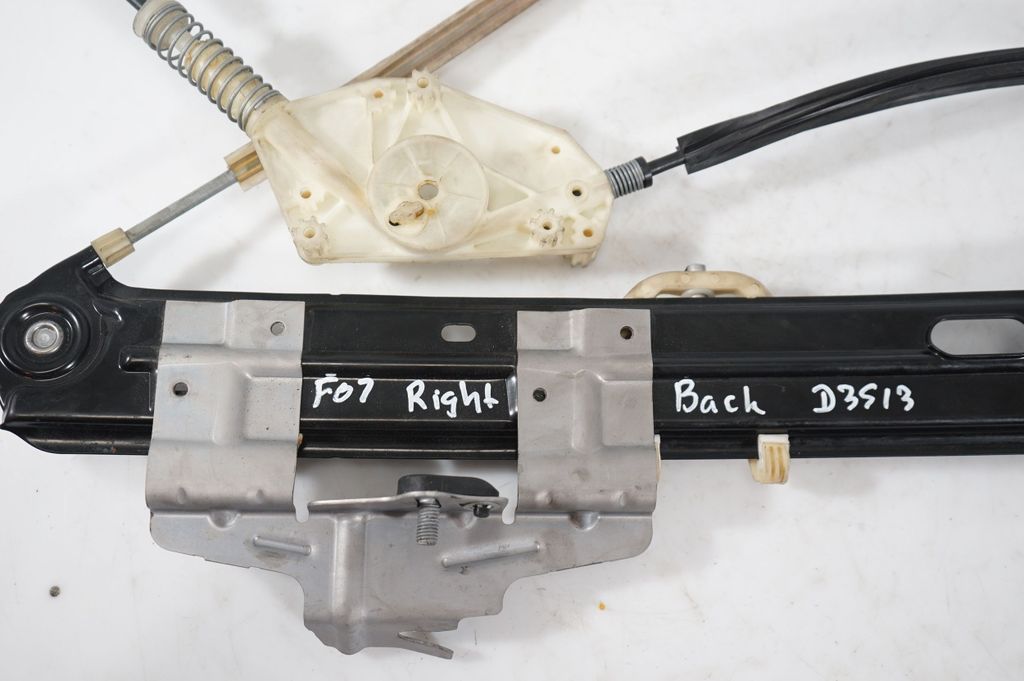 Front door window regulator with motor (8)