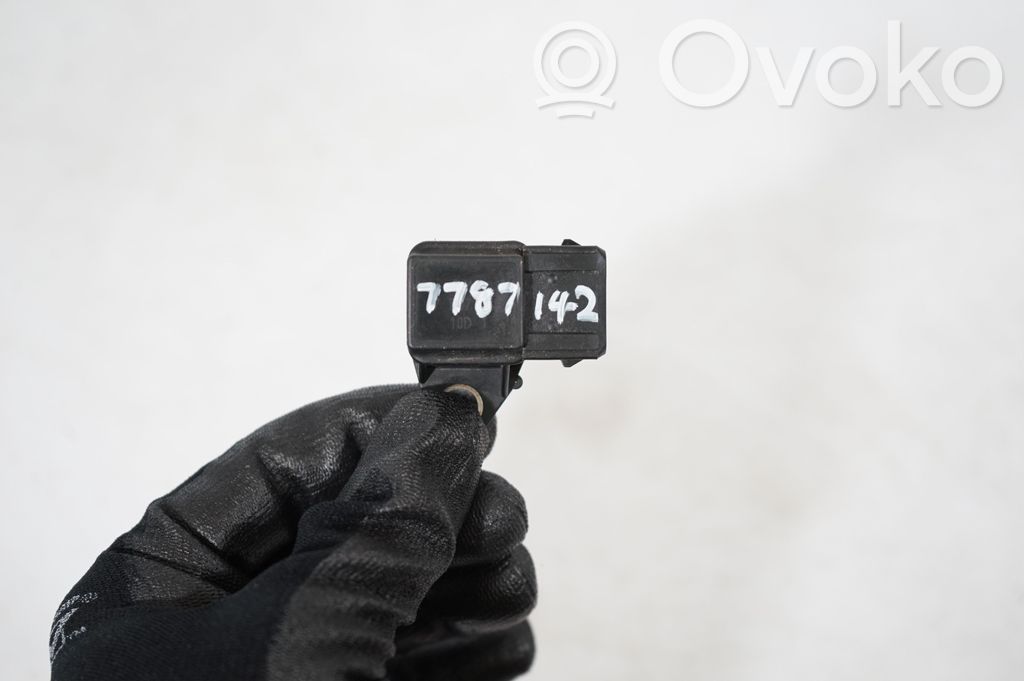 Air pressure sensor (8)