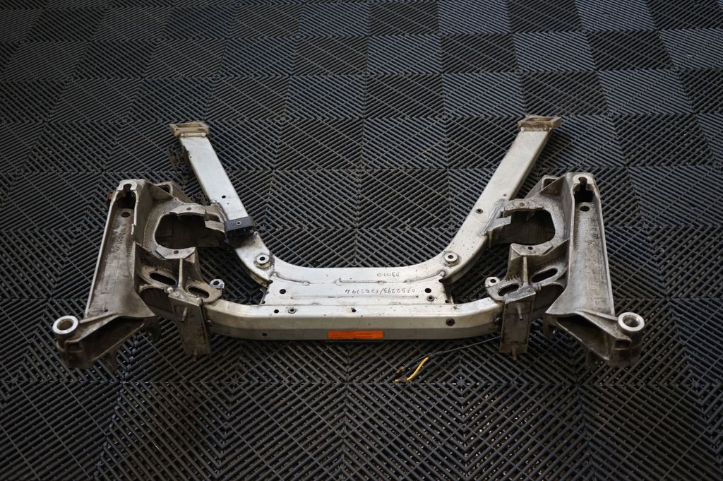 Front subframe (3)