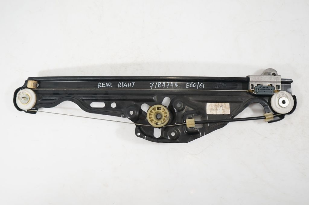 Rear door window regulator with motor (6)