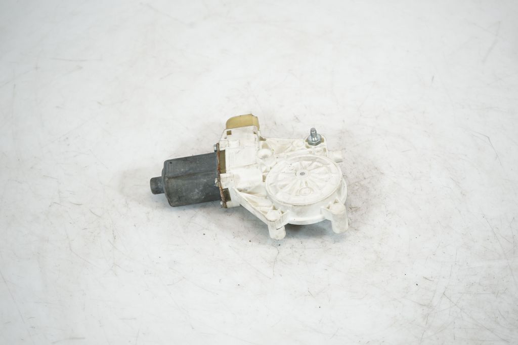 Front door window regulator with motor (5)