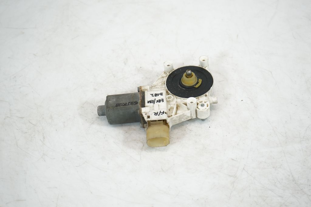 Front door window regulator with motor (3)