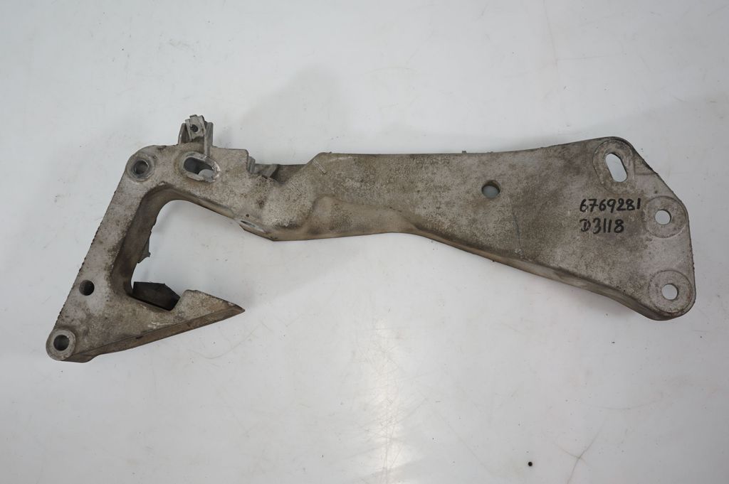 Gearbox mounting bracket (6)