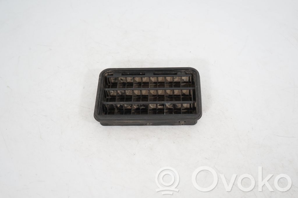 Quarter panel pressure vent