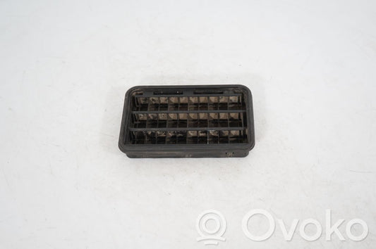 Quarter panel pressure vent