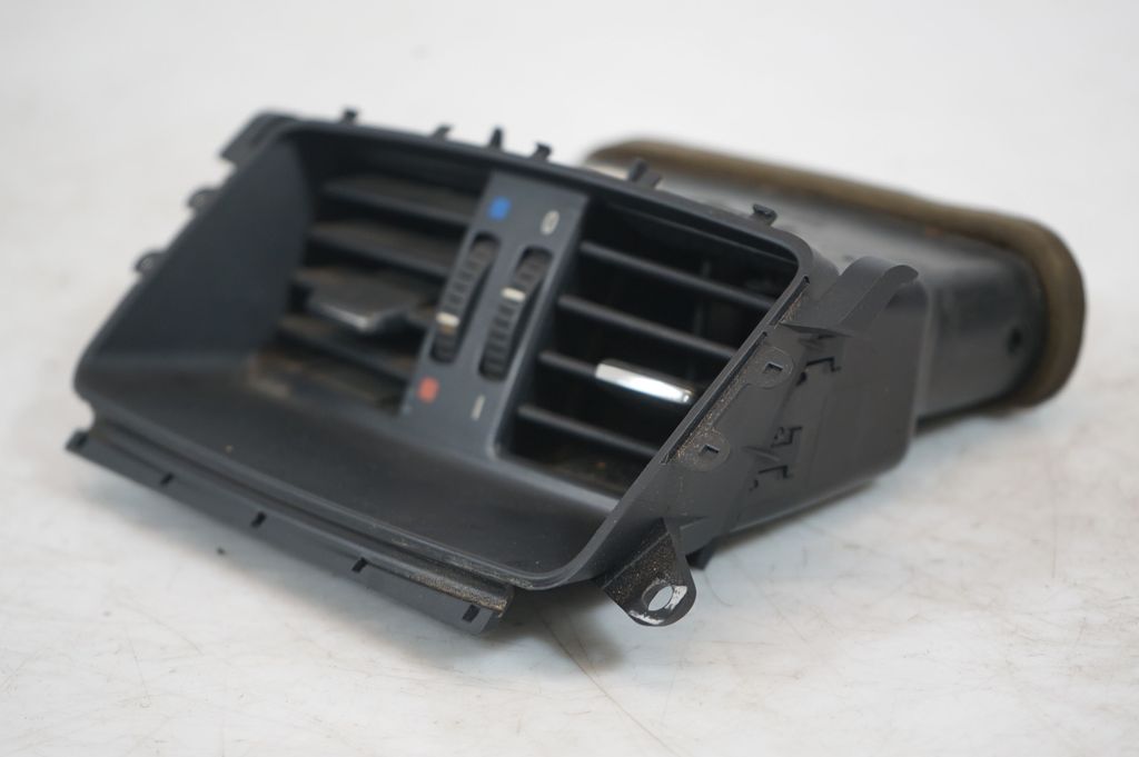 Rear air vent grill (6)