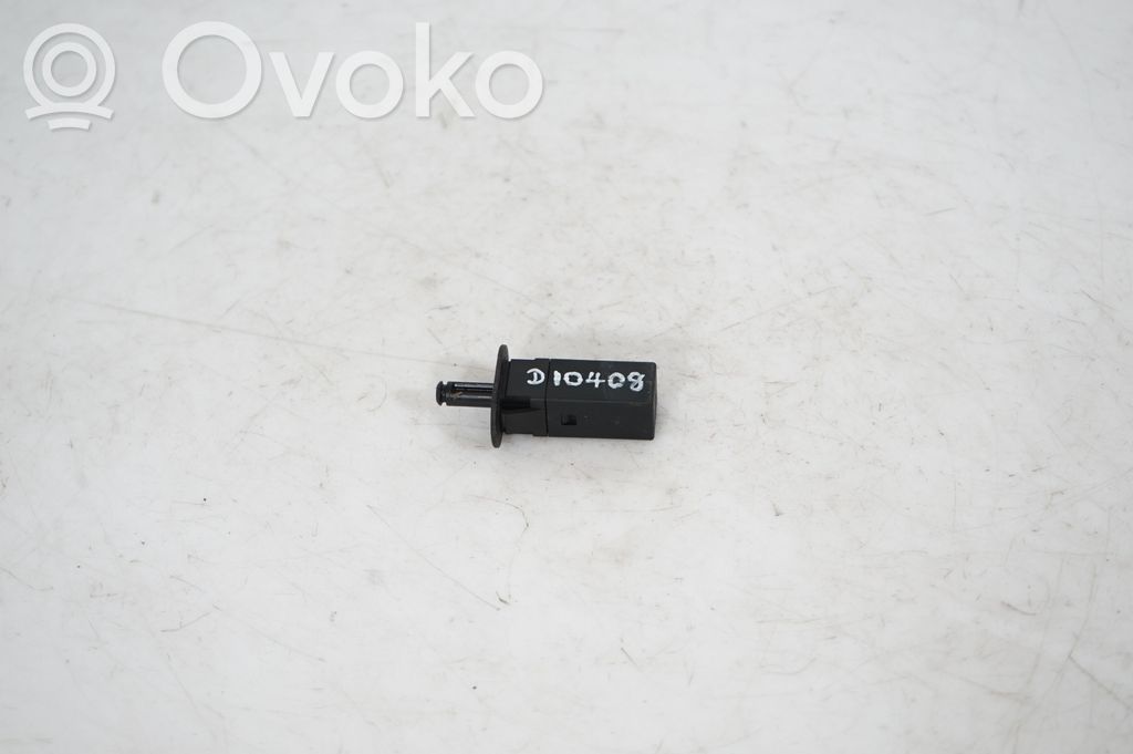 Fuel tank cap lock (6)