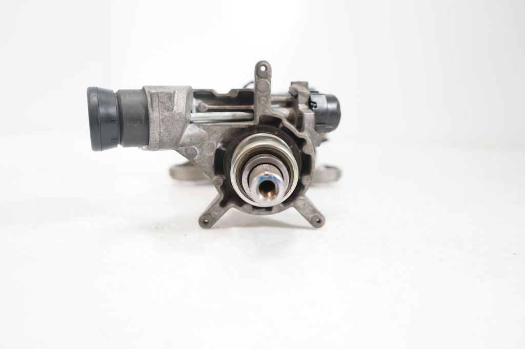 Steering wheel axle (8)