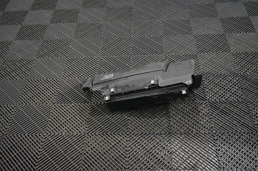 Glove box (3)