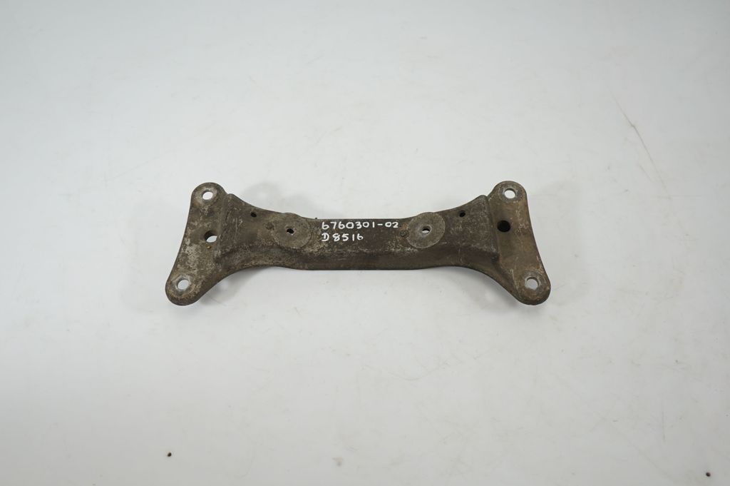 Gearbox mounting bracket