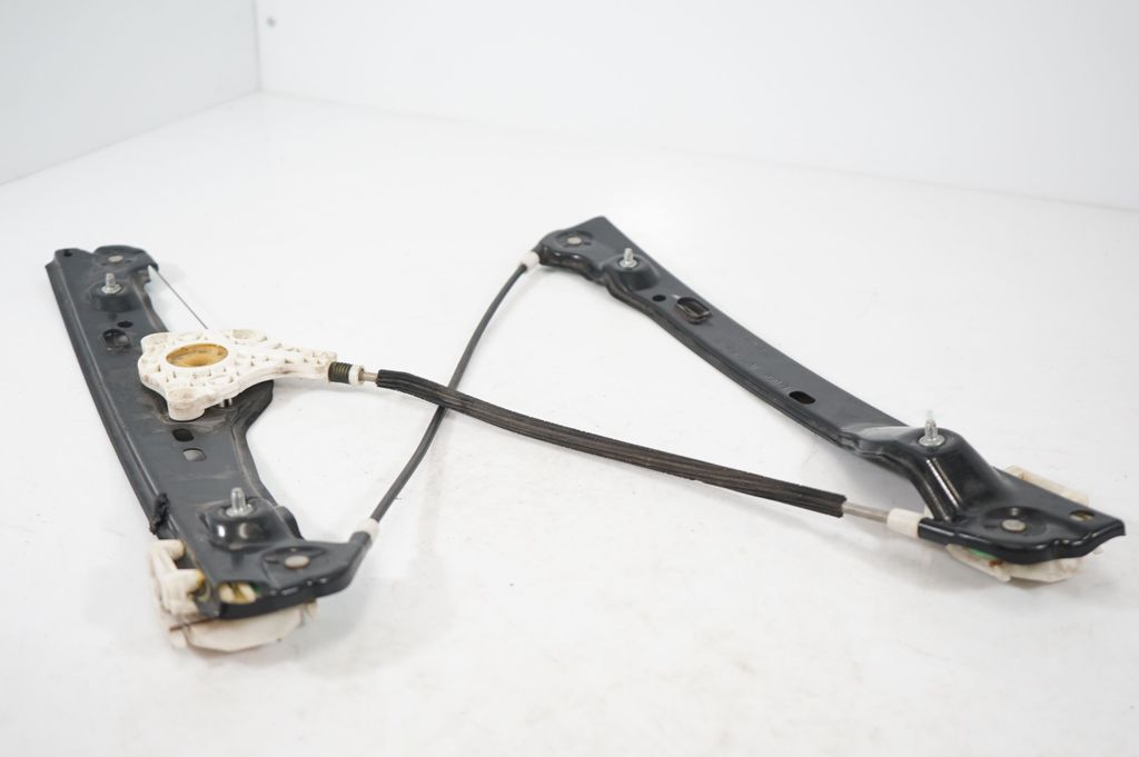 Front door window regulator with motor (7)