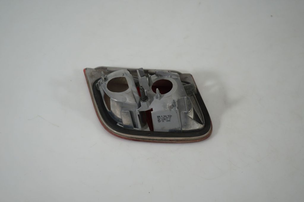 Tailgate rear/tail lights (4)
