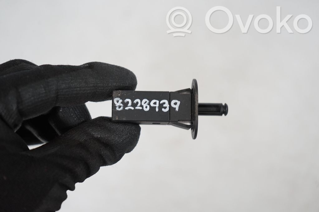 Fuel tank cap lock (9)