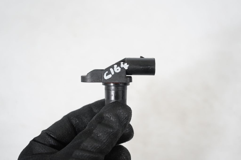 Camshaft position sensor (8)