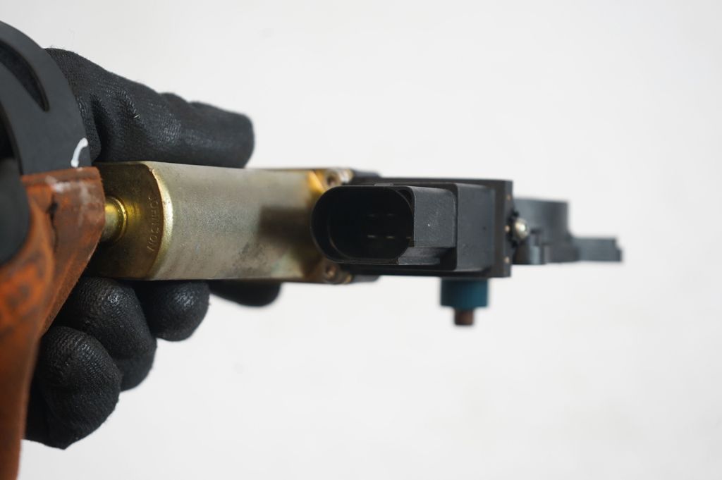 Rear door window regulator with motor (7)