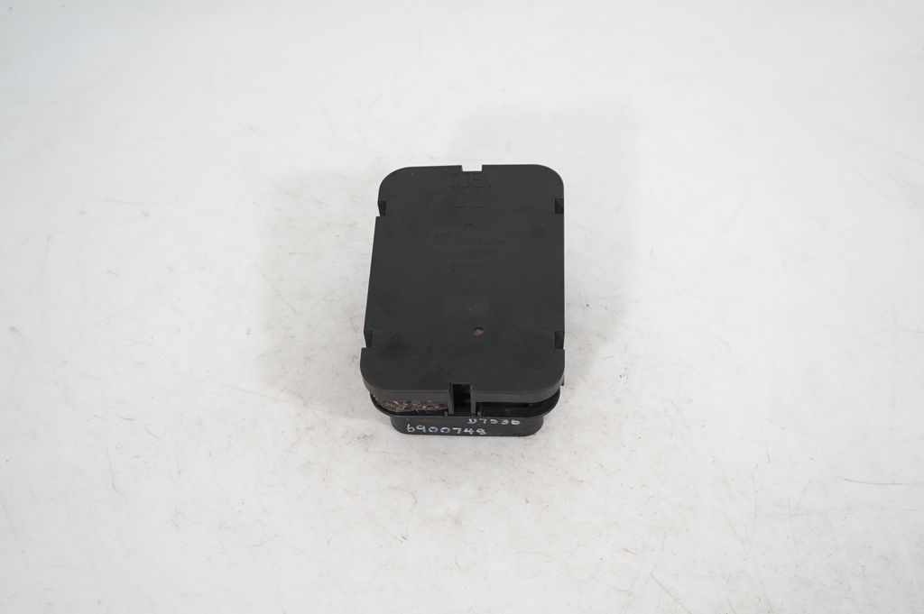 Quarter panel pressure vent (4)