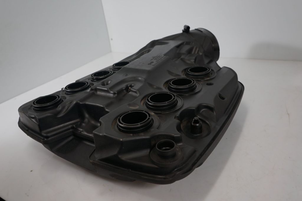 Engine cover (trim) (6)