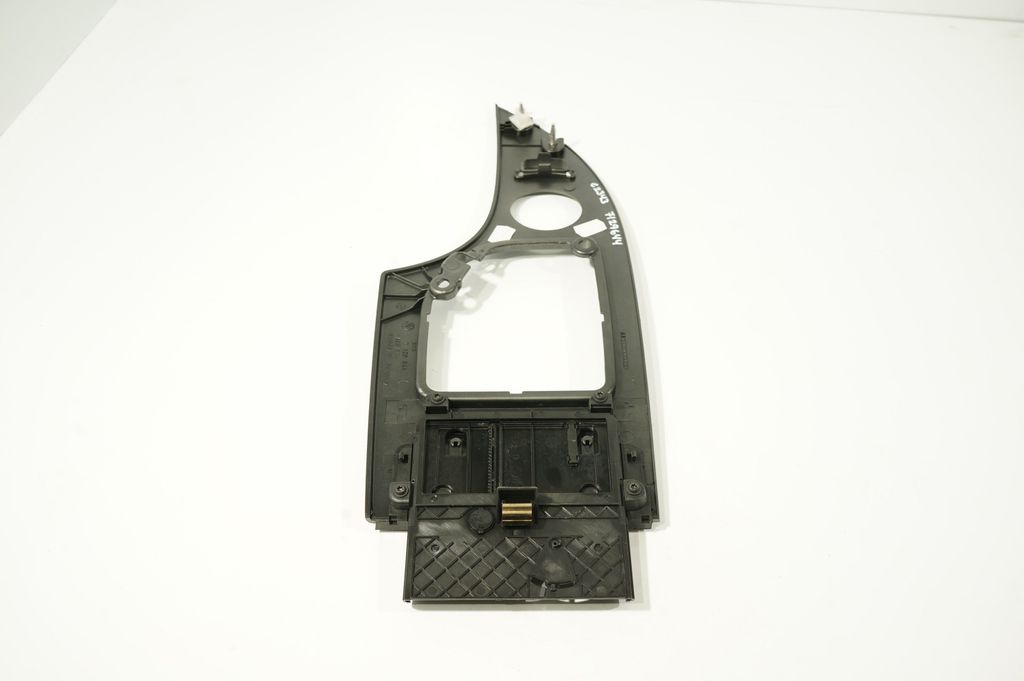 Gear shifter surround trim plastic (8)