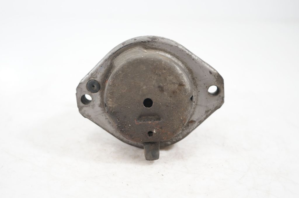 Engine mount bracket (6)