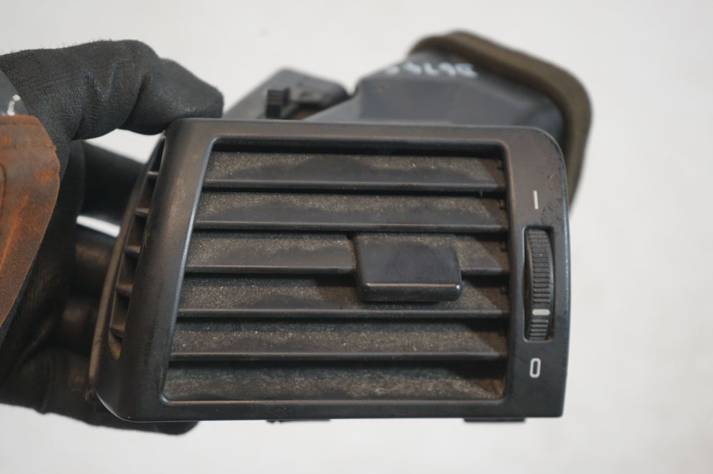 Dashboard side air vent grill/cover trim (7)