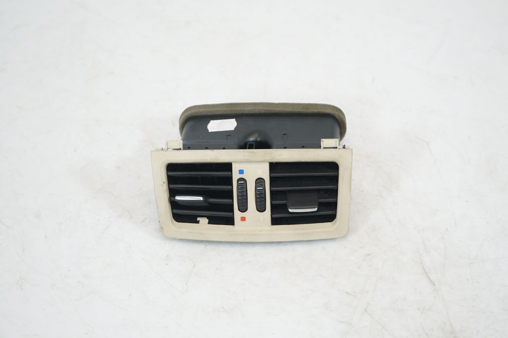 Rear air vent grill
