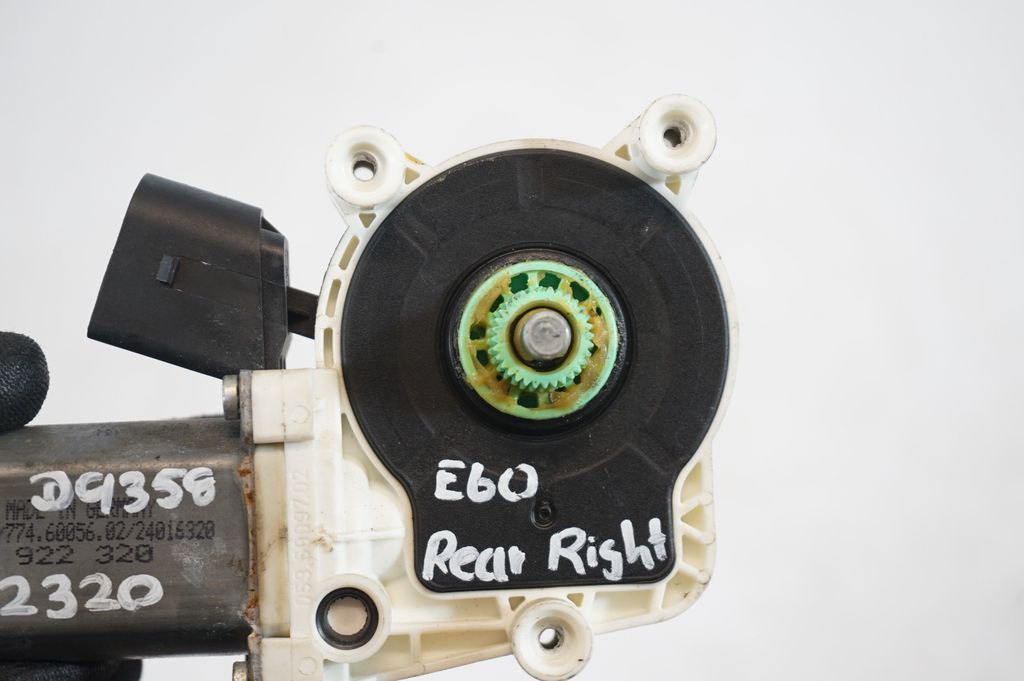 Rear door window regulator with motor (7)