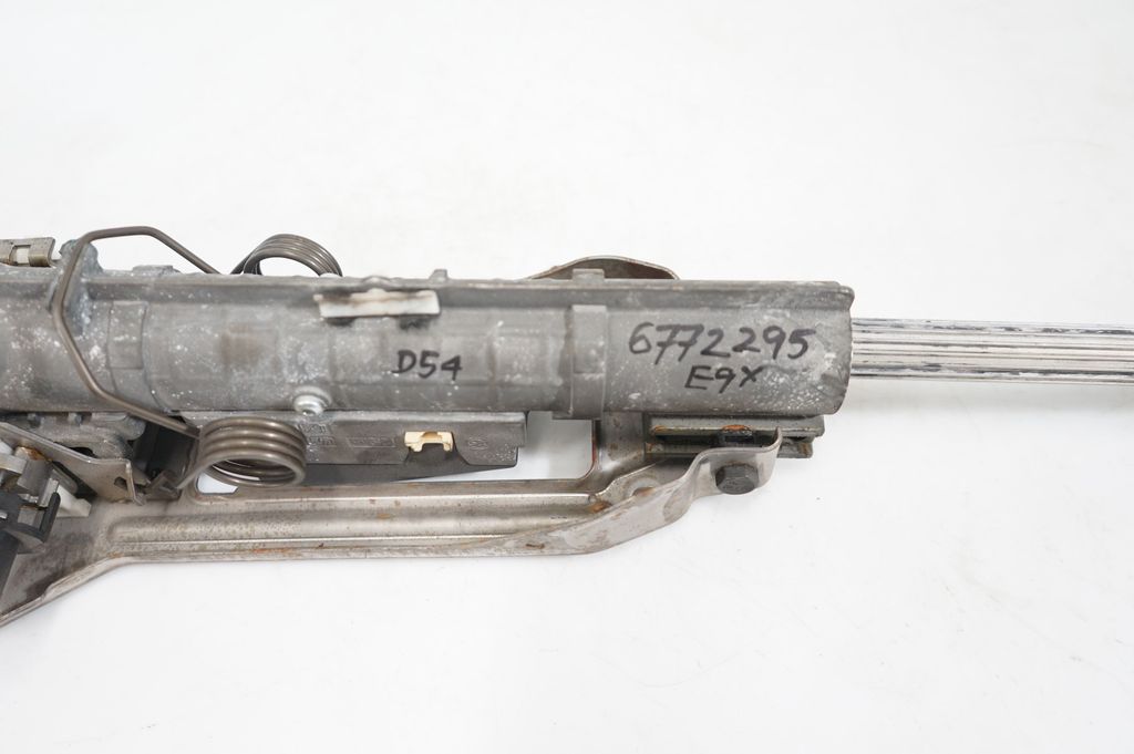 Steering wheel axle (11)