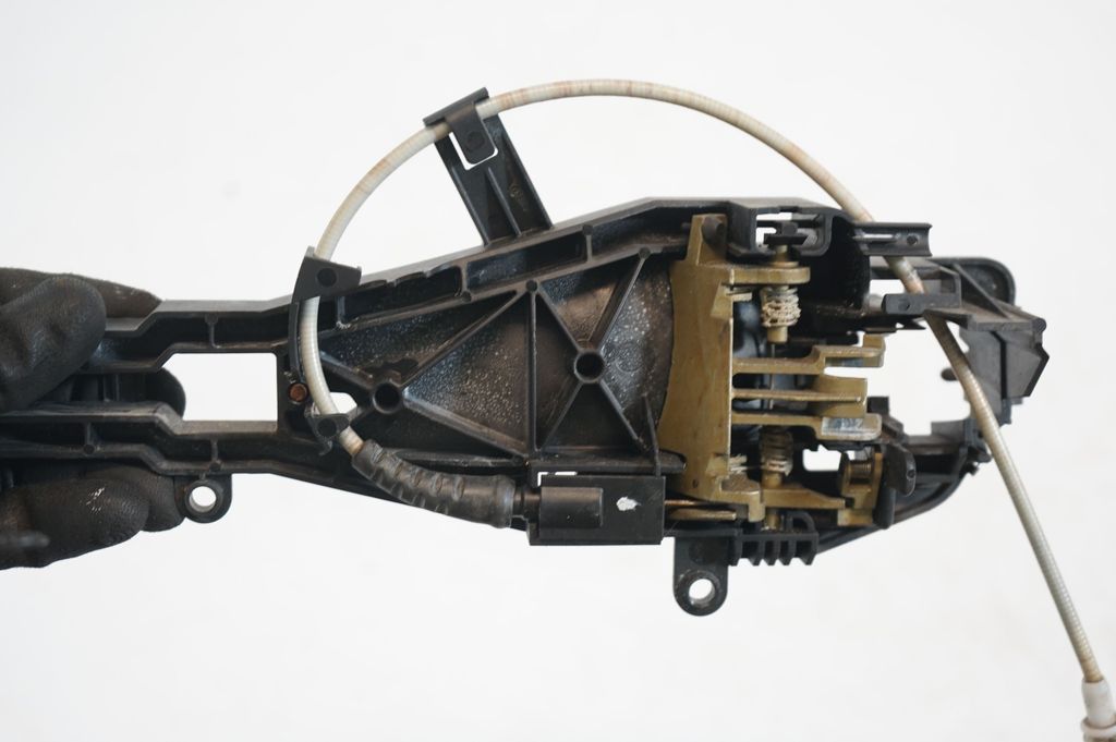 Front door exterior handle/bracket (6)