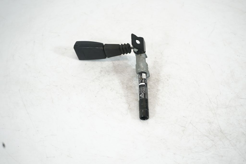 Rear seatbelt buckle (4)