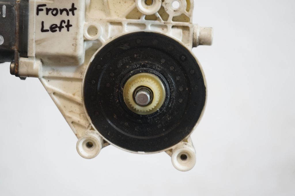 Front door window regulator motor (7)