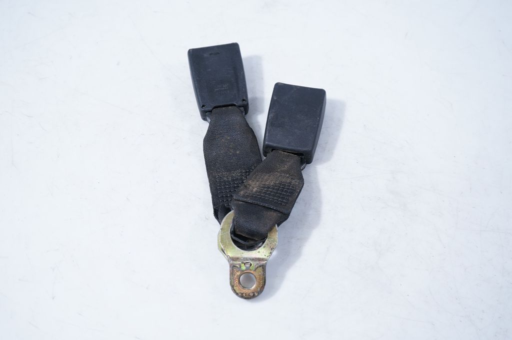 Rear seatbelt buckle (2)