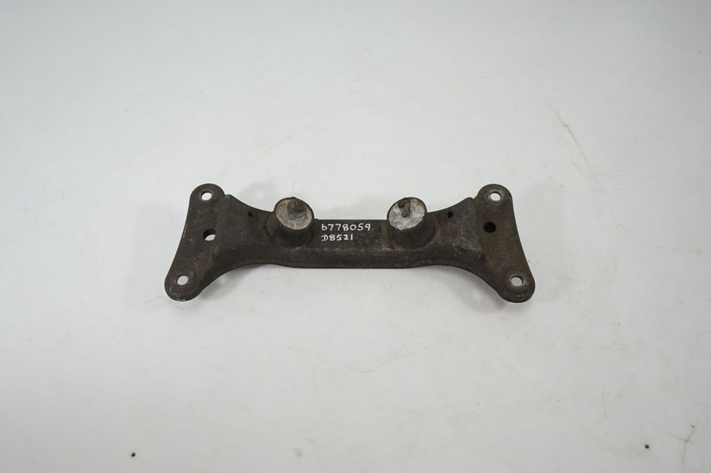 Gearbox mounting bracket
