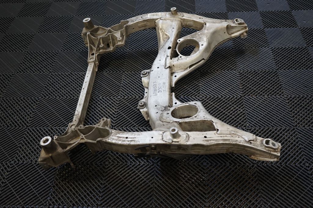 Front subframe (4)